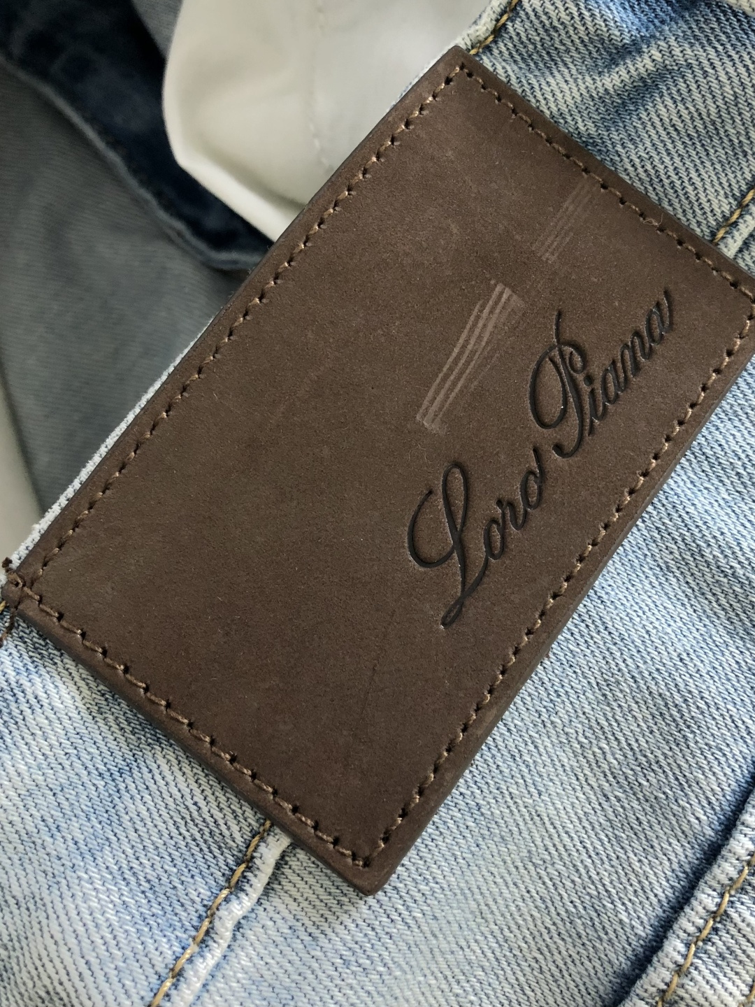 loro Piana 春夏薄款四面弹直筒牛仔裤｜奢感夏日甄选高支棉混纺弹力丹宁，经多道酵素水洗工艺，薄而