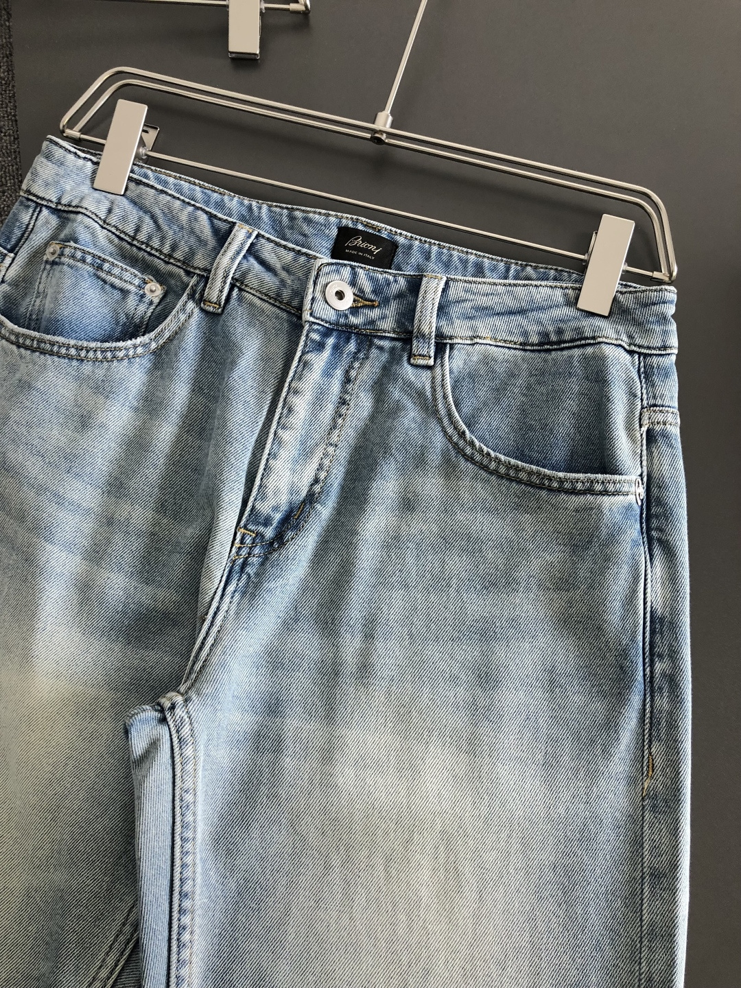 Brioni 春夏薄款四面弹直筒牛仔裤｜奢感夏日甄选高支棉混纺弹力丹宁，经多道酵素水洗工艺，薄而不透、软