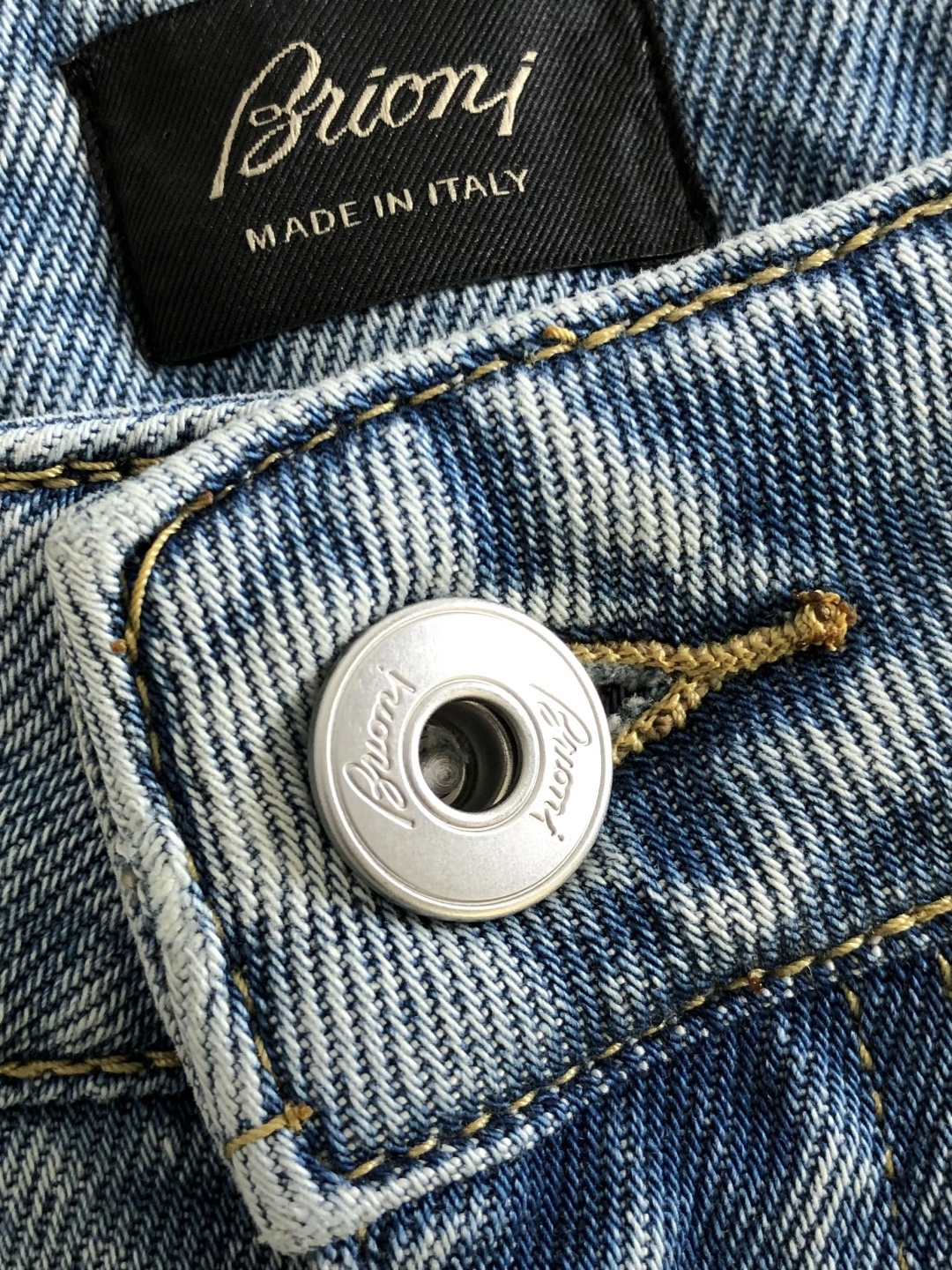 Brioni 春夏薄款四面弹直筒牛仔裤｜奢感夏日甄选高支棉混纺弹力丹宁，经多道酵素水洗工艺，薄而不透、软