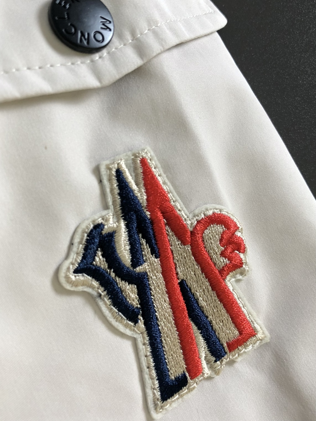 MON 2026早春新款上市 原单狠货 意大利进口面料时尚夹克风衣外套。欧洲专柜同步，上身更随意大方，专