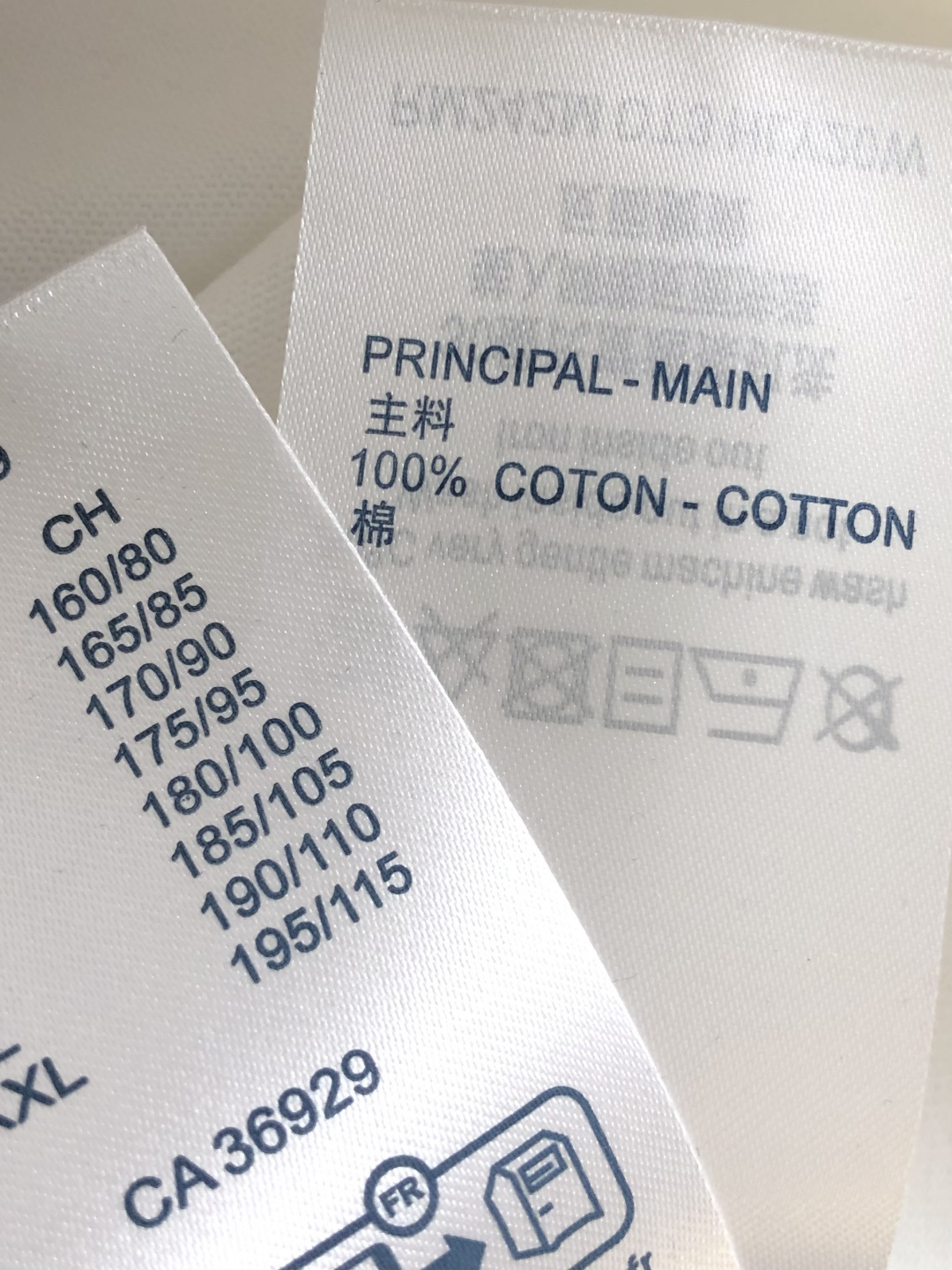 1V 2026SS早春新款刺绣圆领T恤，定织定染纯棉300克重洗水面料，做工精细。男女同款宽松落肩版型，