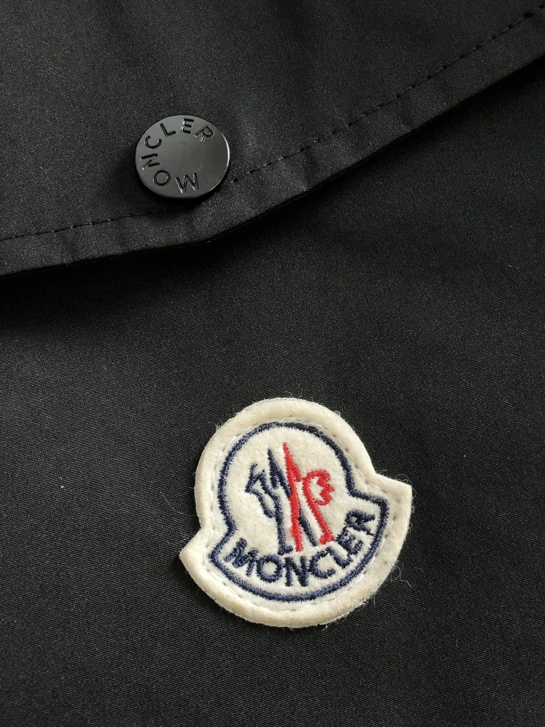 MON 2026早春新款上市 原单狠货 意大利进口面料时尚夹克风衣外套。欧洲专柜同步，上身更随意大方，专