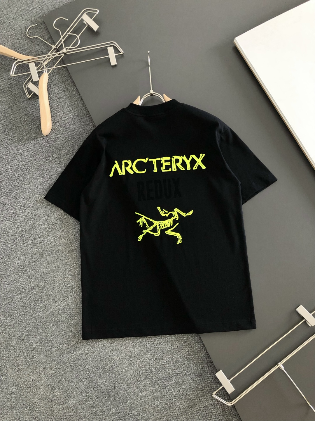 ARC 2026SS早春新款圆领T恤，定织定染纯棉280克重洗水面料，做工精细。男女同款宽松落肩版型，时