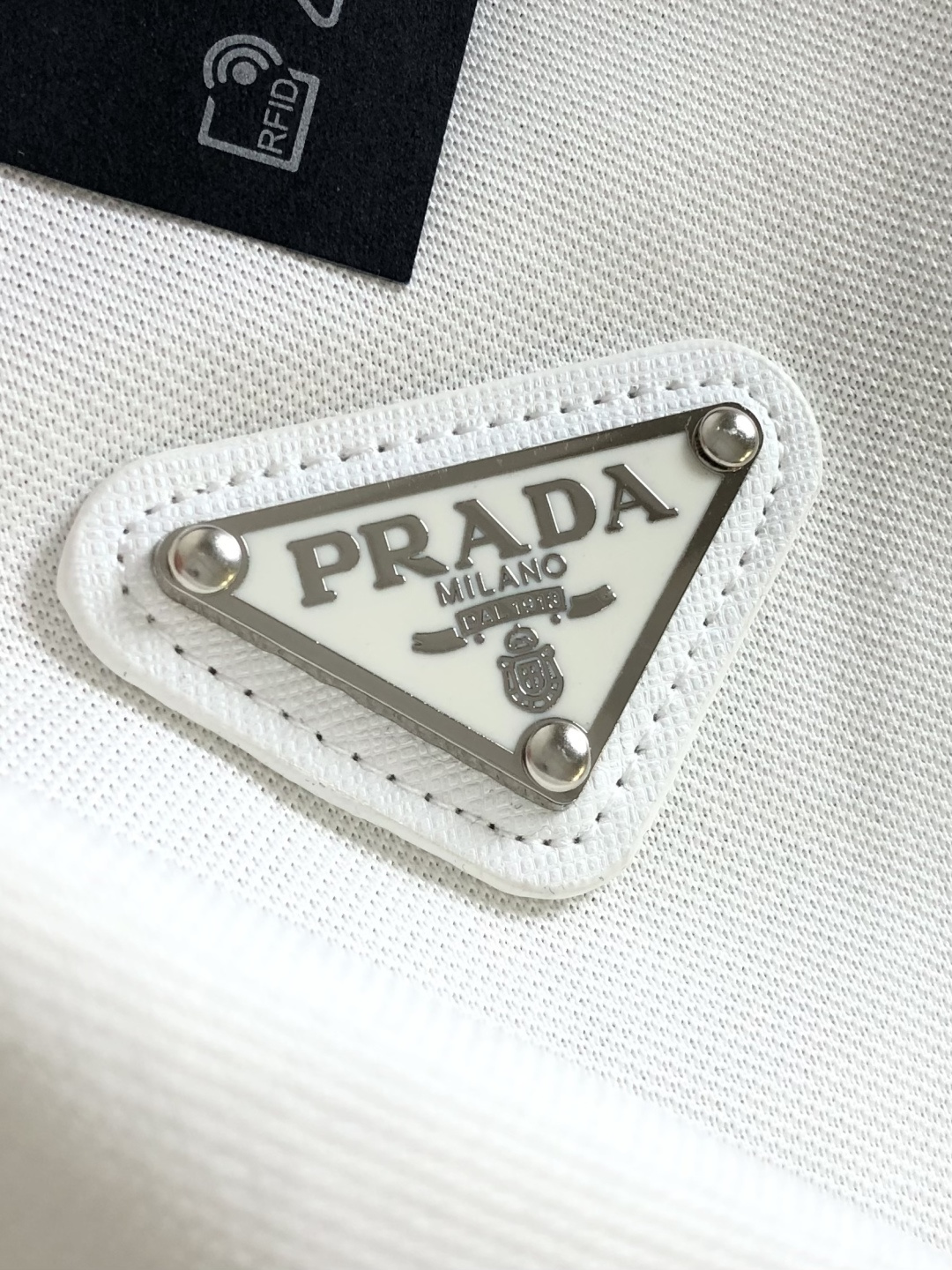PRAD 2026柜上最新 经典百搭经典丝光珠地POLO衫 ！年年经典款式 商务通勤都能很好搭配的一款 