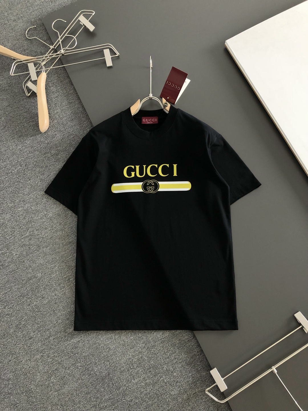 GUC 2026SS早春新款印花圆领T恤，定织定染纯棉280克重洗水面料，做工精细。男女同款宽松落肩版型
