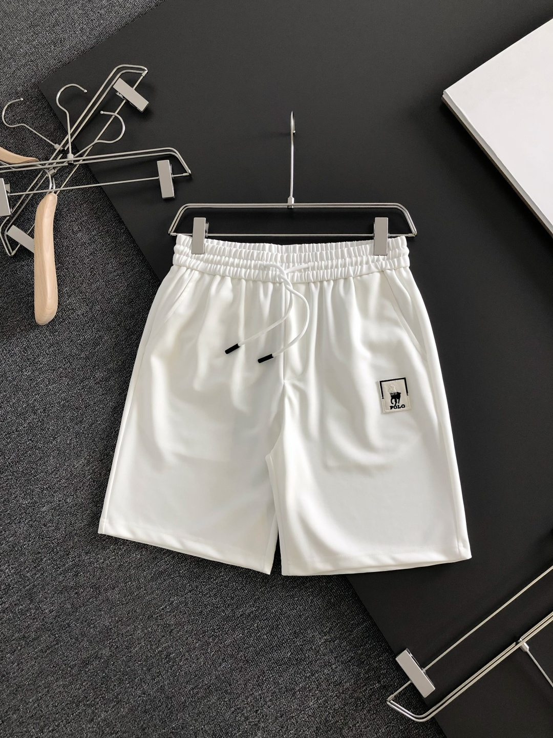 NO:935929,POLO 26SS new summer shorts are made of high-elastic pure cotton fabric, which is super skin-friendly and comfortable. It is embellished with classic logos and has perfect hardware details!  The upper body effect is super handsome and versatile!  Code number M-XXXL,,shorts,19860909POLO 26SS夏季新款短裤,采用高弹纯棉面料,超级亲肤舒适,经典logo标识点缀,五金细节到位！上身效果超级帅气百搭！码数M-XXXL,,shorts,,Men's clothing