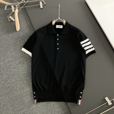 TB 2026ss夏季新品男士老钱风针织短袖Polo衫!独家首发 采用纤维超细与高弹的伊力特纱线织造而成,质感与纹理都是 TB 2026ss夏季新品男士老钱风针织短袖Polo衫!独家首发 采用纤维超细与高弹的伊力特纱线织造而成,质感与纹理都是