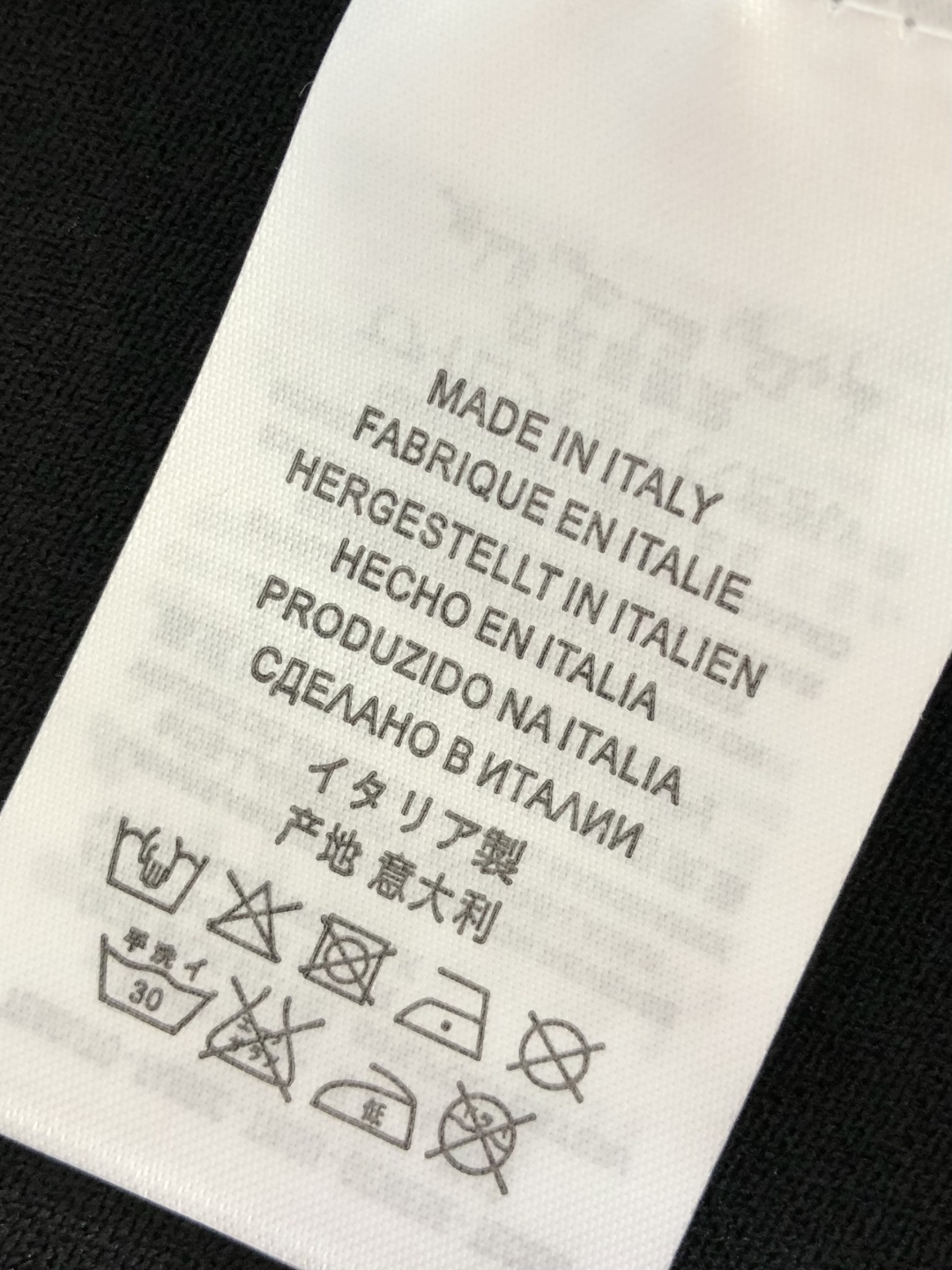 FD 2026ss夏季新品男士针织圆领短袖衫!独家首发 采用纤维超细与高弹的伊力特纱线织造而成,质感与纹理都是超级的柔和 FD 2026ss夏季新品男士针织圆领短袖衫!独家首发 采用纤维超细与高弹的伊力特纱线织造而成,质感与纹理都是超级的柔和