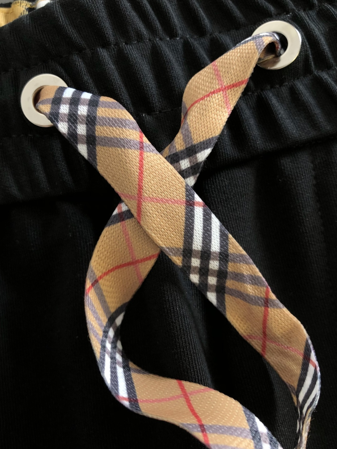 BBR 2026春季新品休闲短裤，进口客供辅料、定制铜氨丝面料，精致的格纹抽绳搭配同色系刺绣标，自带低调
