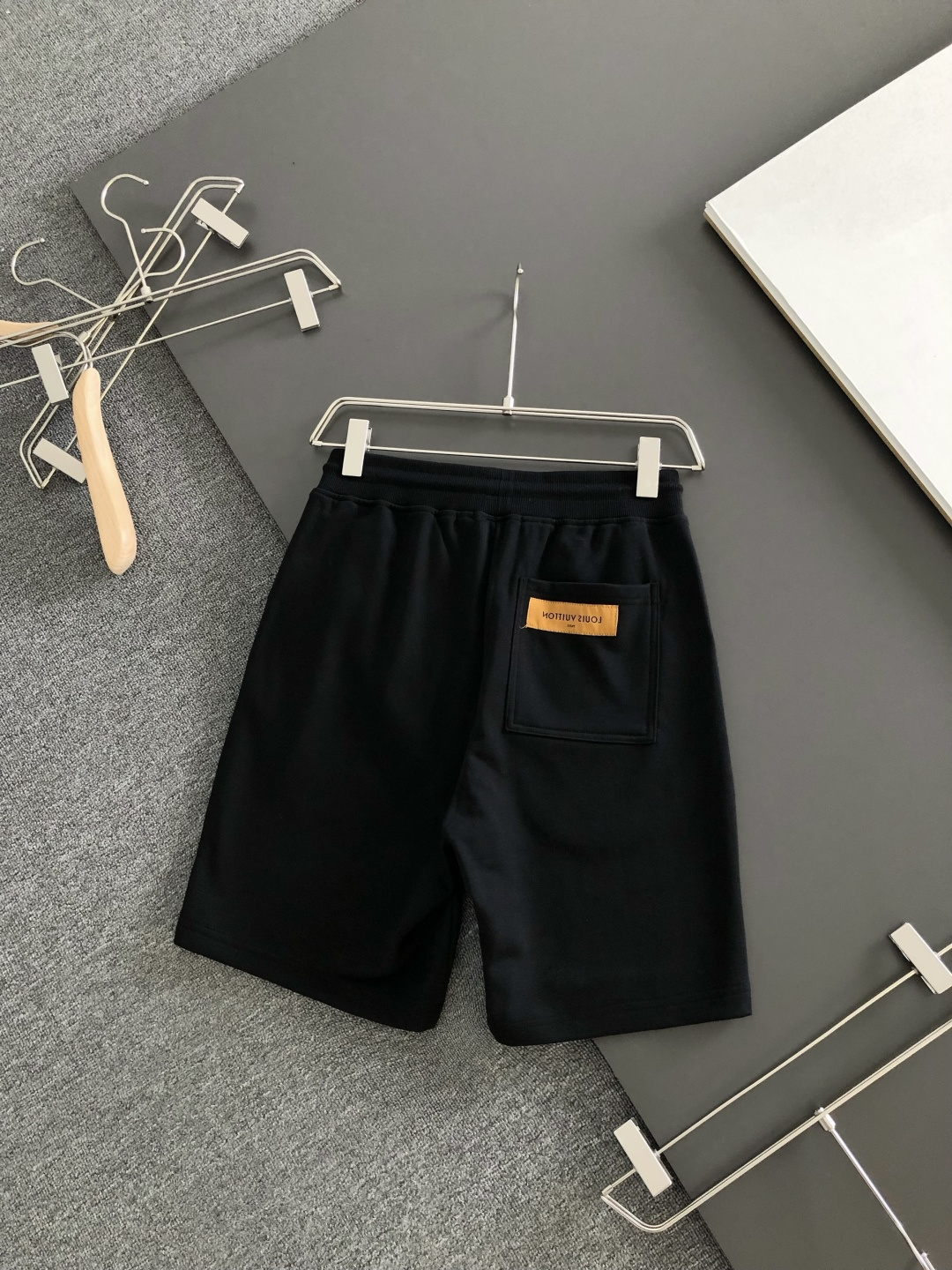 루이비통 2026SS 남성 반바지 131803 Louis Vuitton Shorts 썸네일 이미지