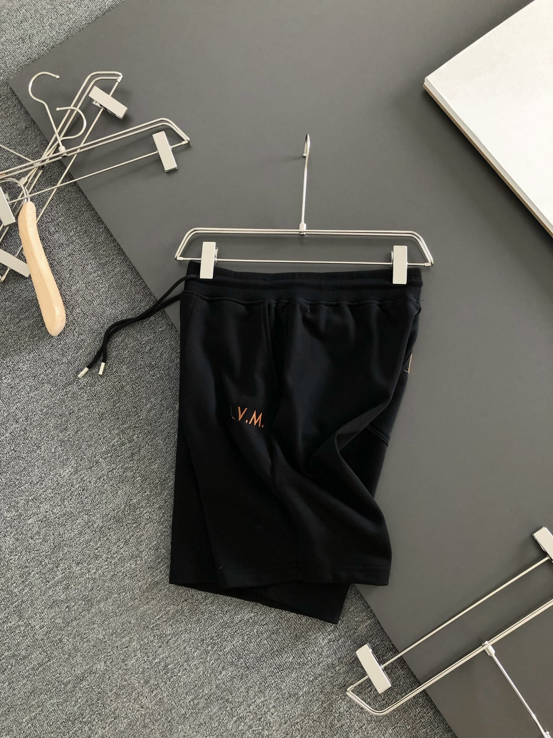 루이비통 2026SS 남성 반바지 131803 Louis Vuitton Shorts 썸네일 이미지