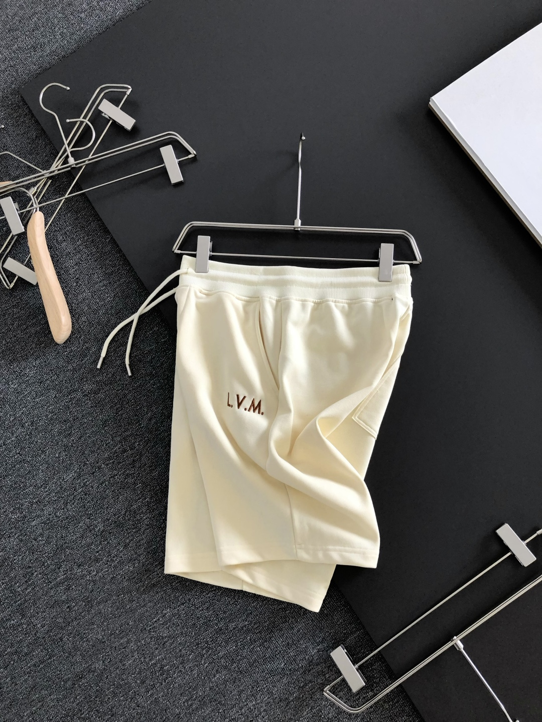 루이비통 2026SS 남성 반바지 131802 Louis Vuitton Shorts 썸네일 이미지