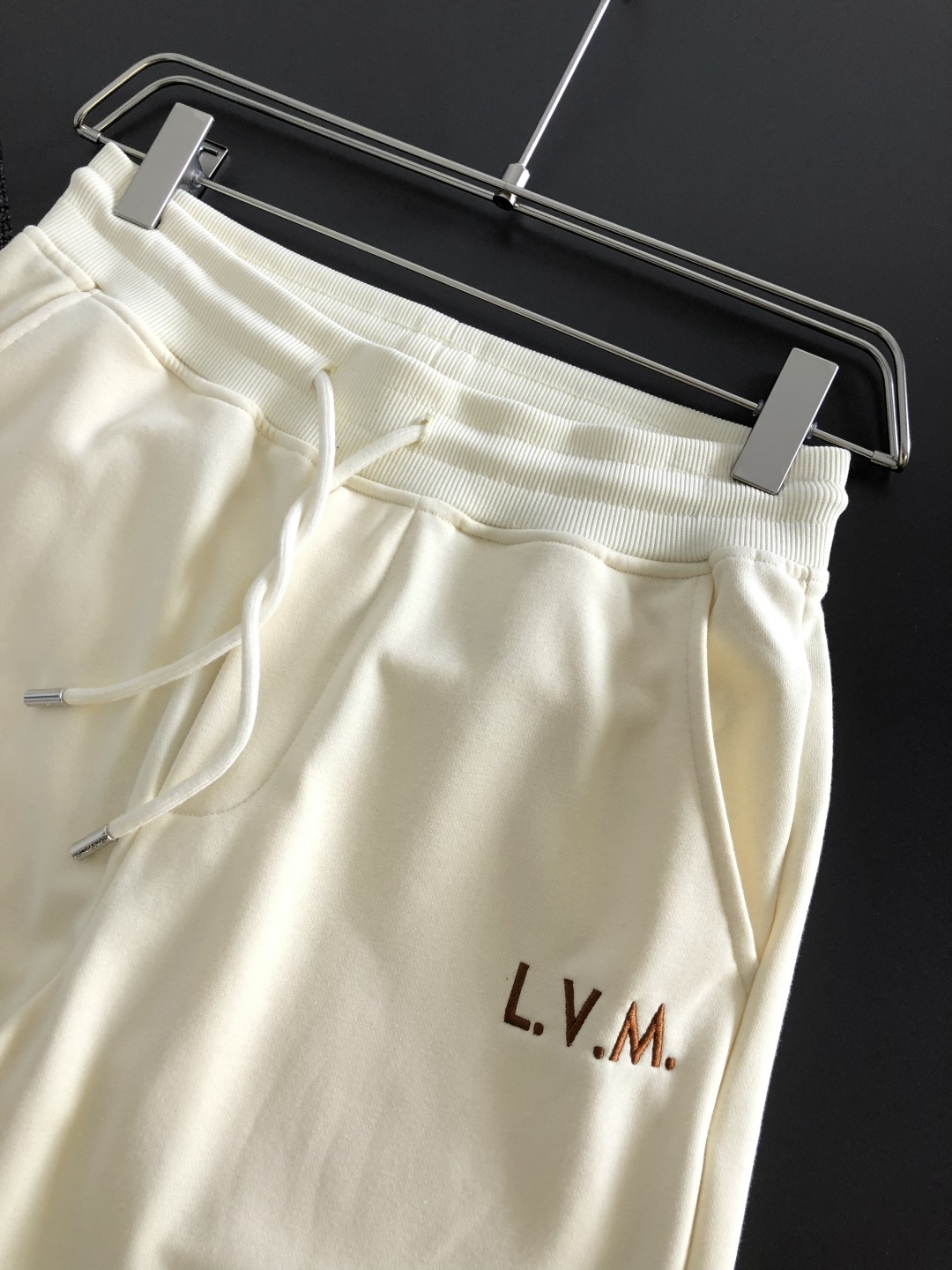 루이비통 2026SS 남성 반바지 131802 Louis Vuitton Shorts 썸네일 이미지