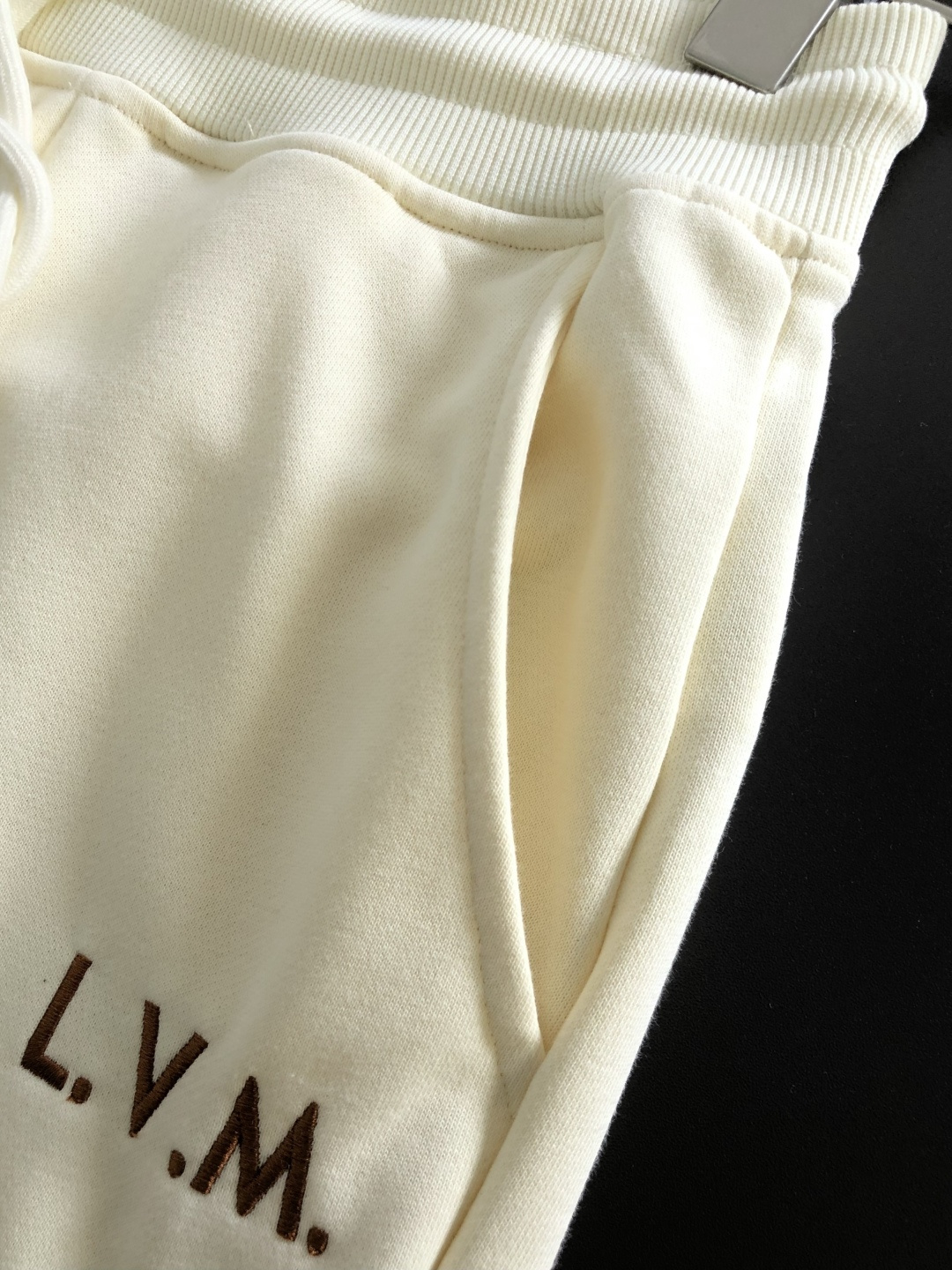 루이비통 2026SS 남성 반바지 131802 Louis Vuitton Shorts 썸네일 이미지