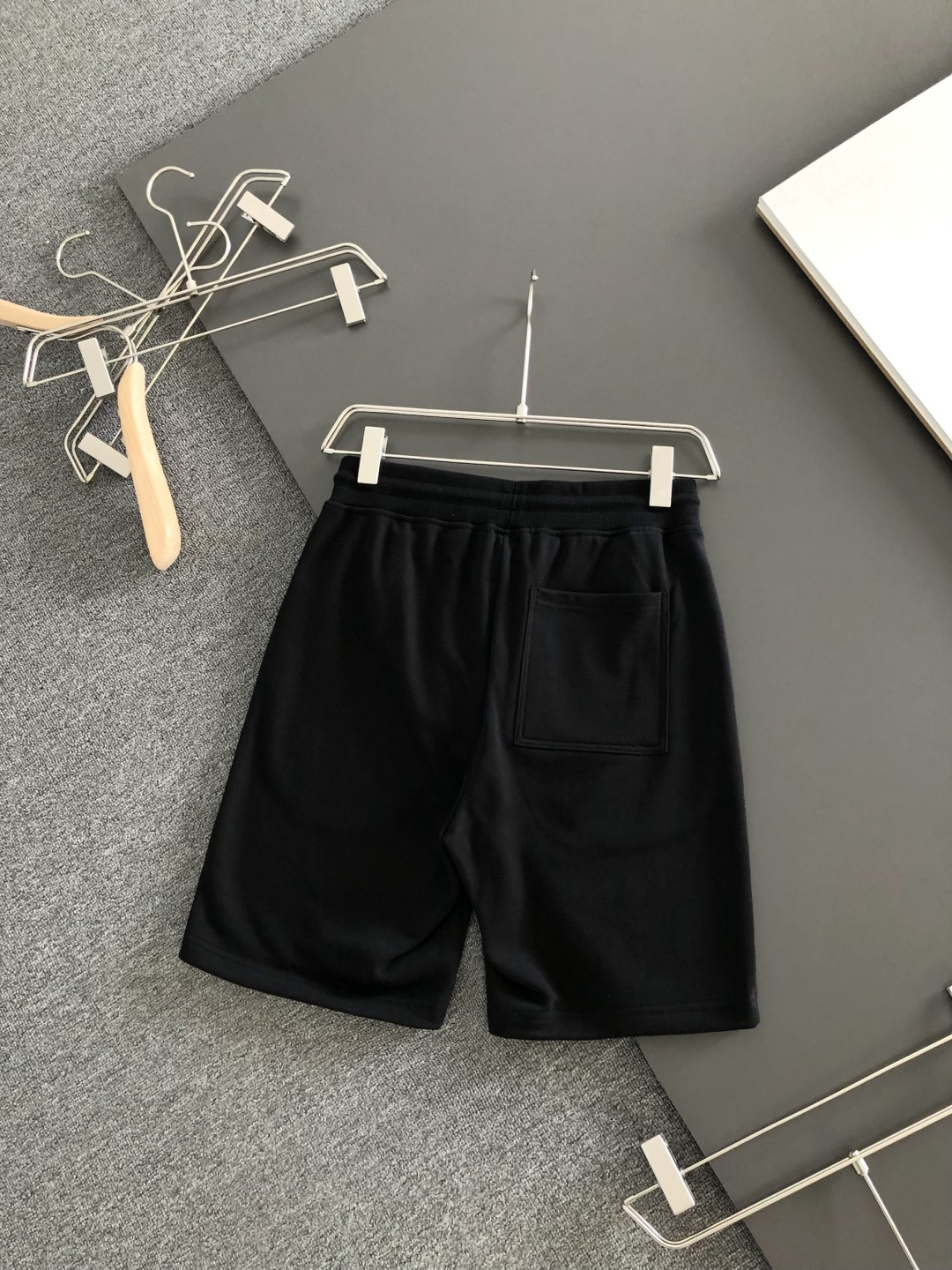 루이비통 2026SS 남성 반바지 131805 Louis Vuitton Shorts 썸네일 이미지