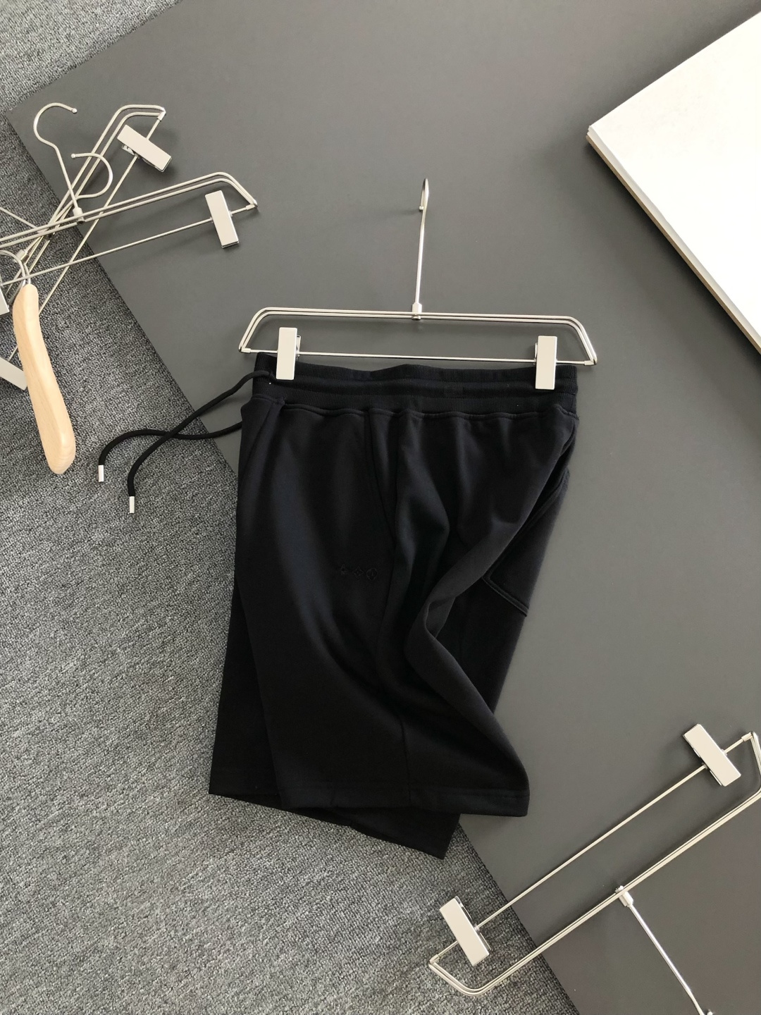 루이비통 2026SS 남성 반바지 131805 Louis Vuitton Shorts 썸네일 이미지