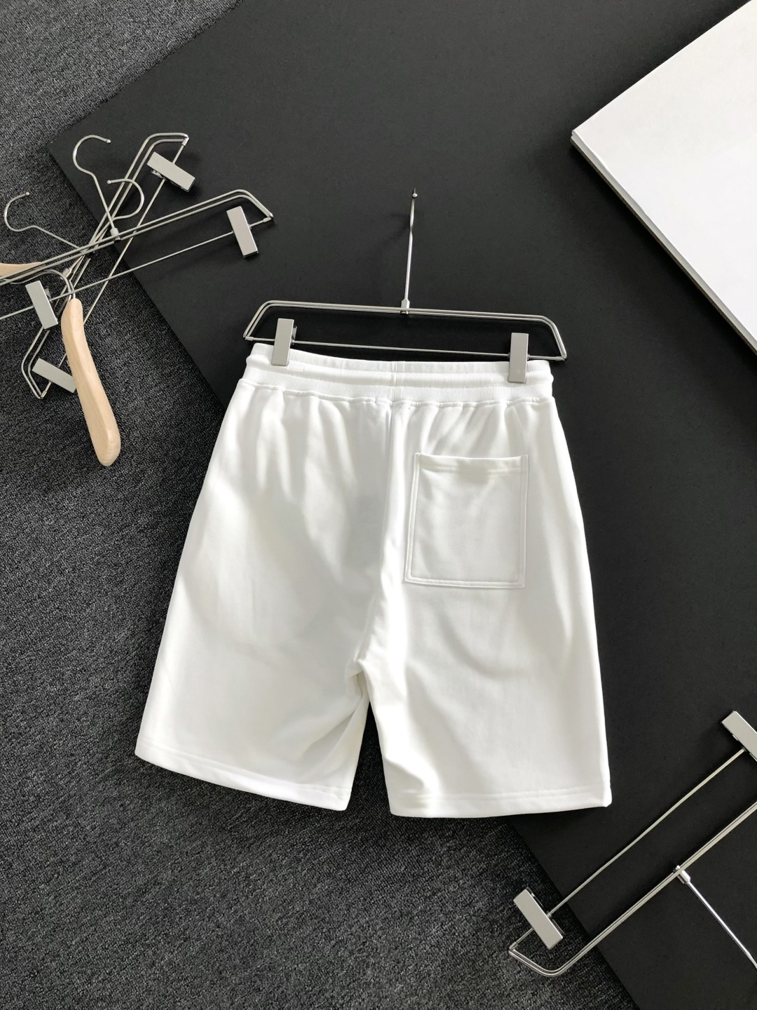 루이비통 2026SS 남성 반바지 131804 Louis Vuitton Shorts 썸네일 이미지