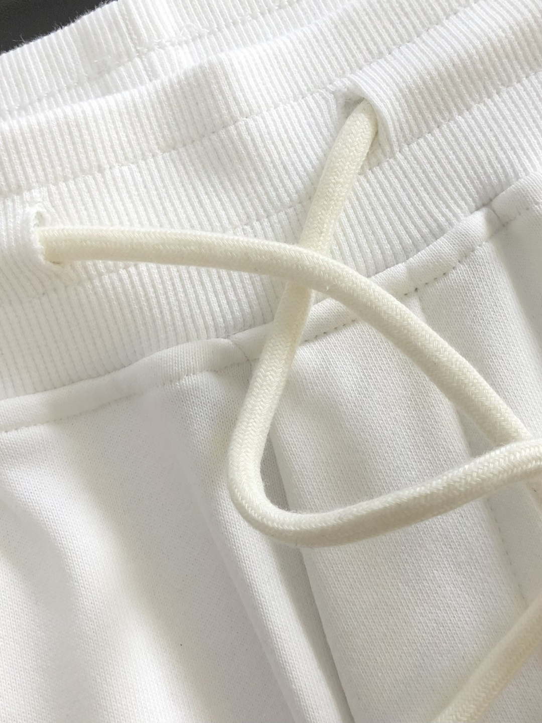 루이비통 2026SS 남성 반바지 131804 Louis Vuitton Shorts 썸네일 이미지