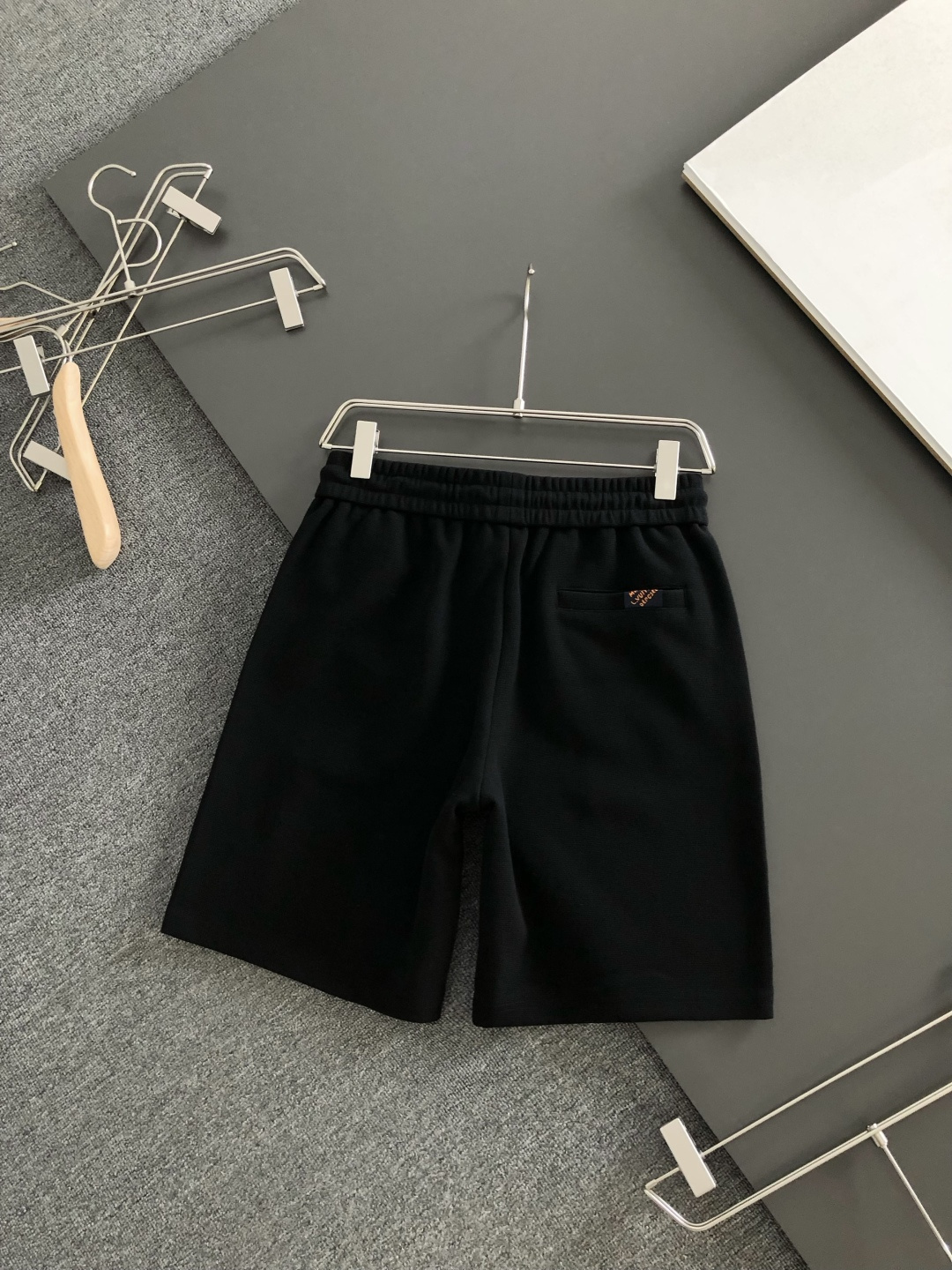 루이비통 2026SS 남성 반바지 131811 Louis Vuitton Shorts 썸네일 이미지