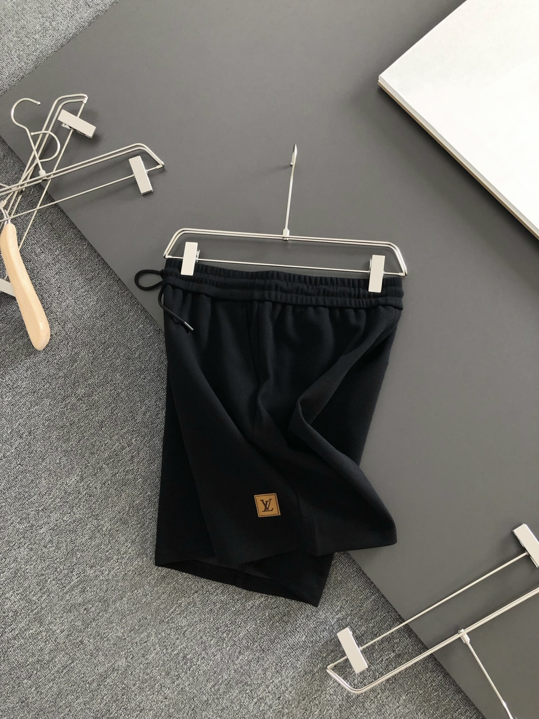 루이비통 2026SS 남성 반바지 131811 Louis Vuitton Shorts 썸네일 이미지