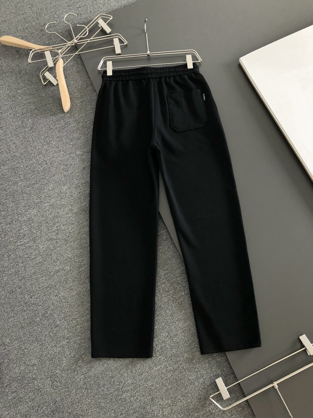 CH 2026春季新品休闲裤，经典款百看不厌，裤身工艺设计，进口客供辅料、定制铜氨丝面料，每个细节做到极致，原版五金配件