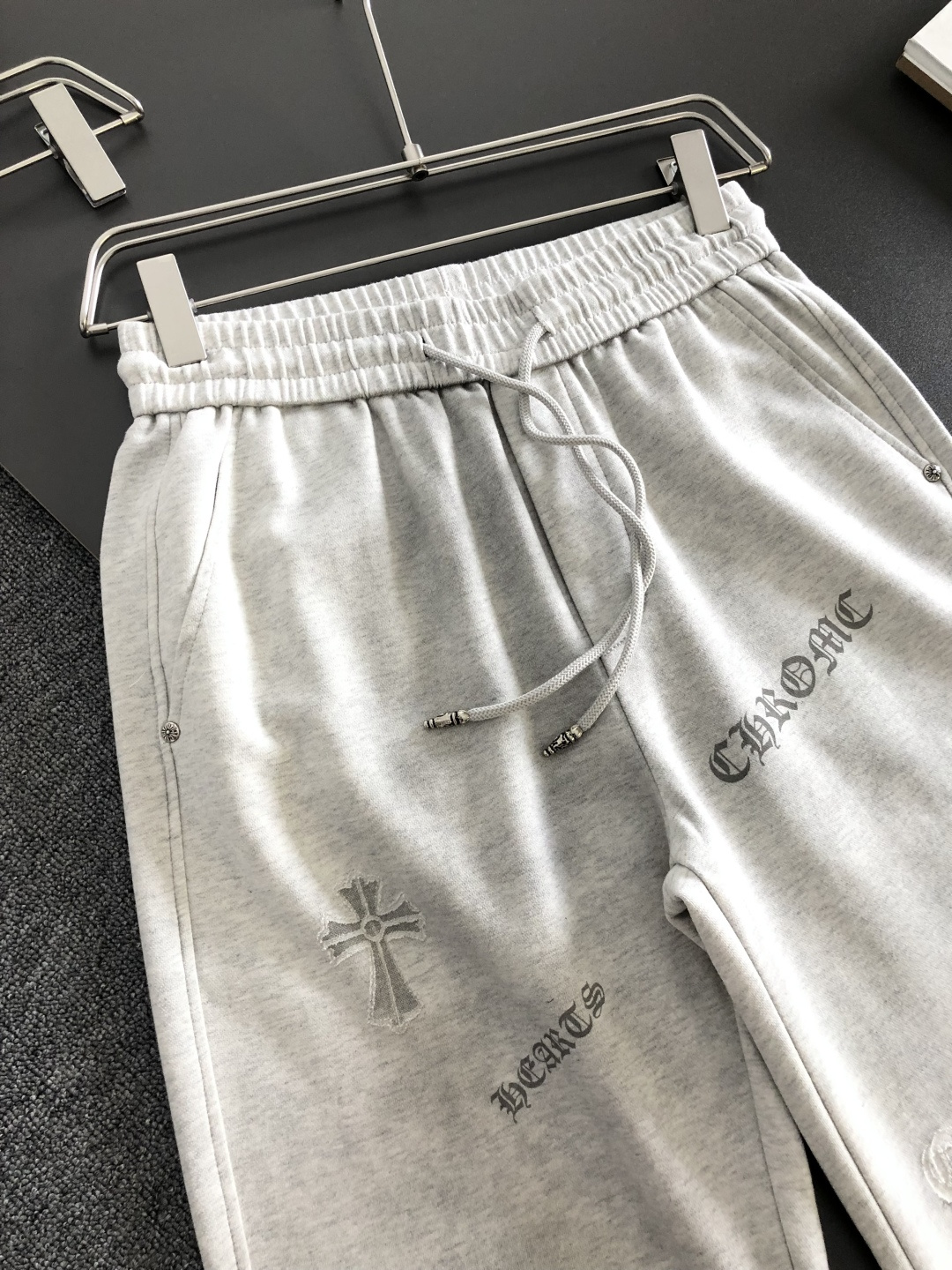 CH 2026春季新品休闲裤，经典款百看不厌，裤身工艺设计，进口客供辅料、定制铜氨丝面料，每个细节做到极致，原版五金配件