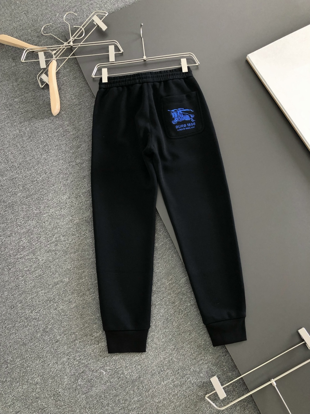 BBR 2026春季新品休闲裤，经典款百看不厌，裤身工艺设计，进口客供辅料、定制铜氨丝面料，每个细节做到极致，原版五金配