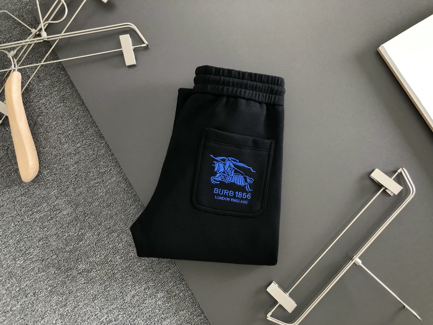 BBR 2026春季新品休闲裤，经典款百看不厌，裤身工艺设计，进口客供辅料、定制铜氨丝面料，每个细节做到极致，原版五金配