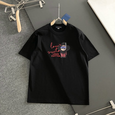 1V SS春夏最新款圆领时尚短袖T恤,官网同步,双股280克重纯棉面料!贴肤舒适,耐看又好穿,经典简约logo设计,原厂 1V SS春夏最新款圆领时尚短袖T恤,官网同步,双股280克重纯棉面料!贴肤舒适,耐看又好穿,经典简约logo设计,原厂