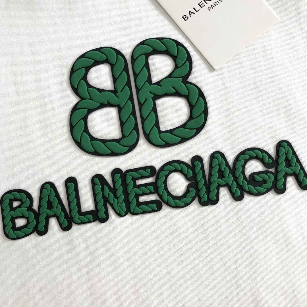 BAL SS春夏最新款圆领时尚短袖T恤，官网同步，双股280克重纯棉面料！贴肤舒适，耐看又好穿，经典简约logo设计，原