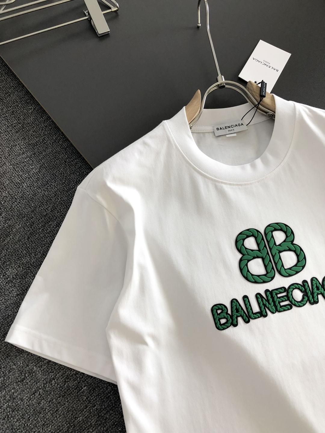 BAL SS春夏最新款圆领时尚短袖T恤，官网同步，双股280克重纯棉面料！贴肤舒适，耐看又好穿，经典简约logo设计，原