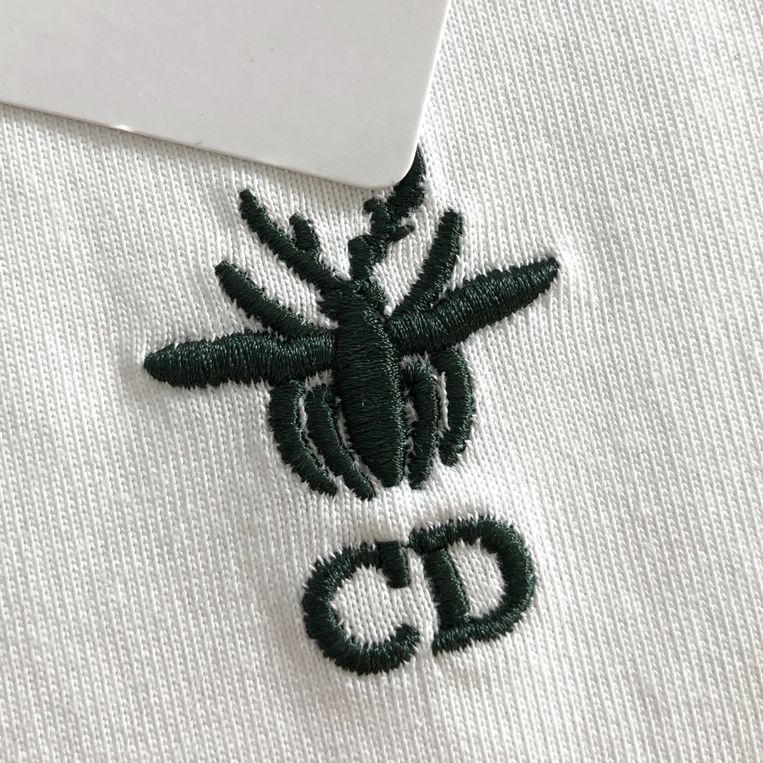 CD SS春夏最新款圆领时尚短袖T恤，官网同步，双股280克重纯棉面料！贴肤舒适，耐看又好穿，经典简约logo设计，原厂