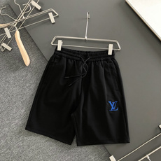 1V 26SS夏季新款短裤,采用高弹纯棉面料,超级亲肤舒适,经典logo标识点缀,五金细节到位!上身效果超级帅气百搭!码 1V 26SS夏季新款短裤,采用高弹纯棉面料,超级亲肤舒适,经典logo标识点缀,五金细节到位!上身效果超级帅气百搭!码