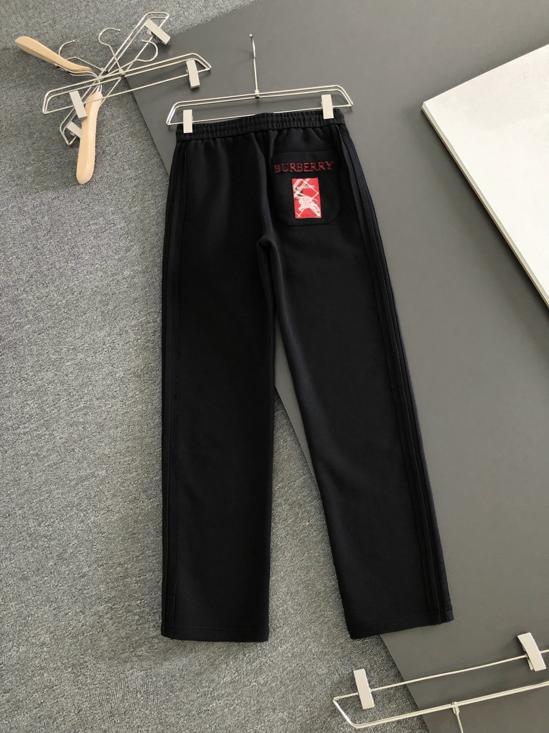 BBR  2026春季新品休闲裤，经典款百看不厌，裤身工艺设计，进口客供辅料、定制铜氨丝面料，每个细节做到极致，原版五金