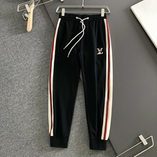 1V 2026春季新品休闲裤,经典款百看不厌,裤身工艺设计,进口客供辅料、定制铜氨丝面料,每个细节做到极致,原版五金配 1V 2026春季新品休闲裤,经典款百看不厌,裤身工艺设计,进口客供辅料、定制铜氨丝面料,每个细节做到极致,原版五金配
