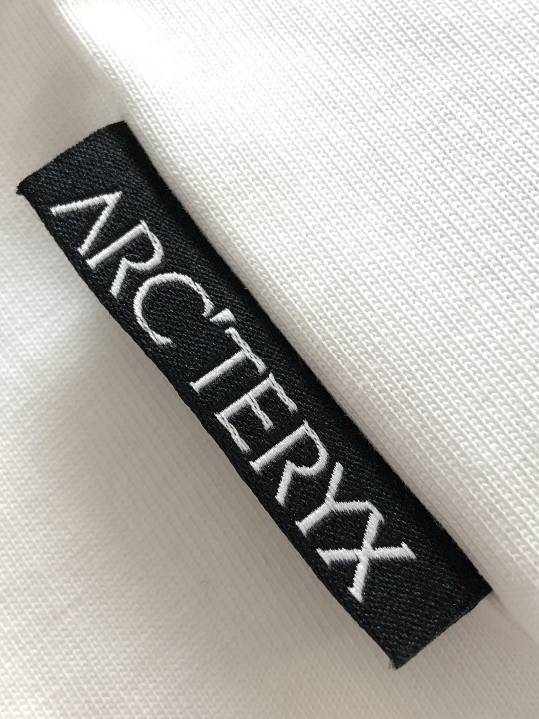 ARC 2026SS早春新款手绘圆领T恤，定织定染天丝纯棉克重洗水面料，做工精细。男女同款宽松落肩版型，时尚大气。尺码：