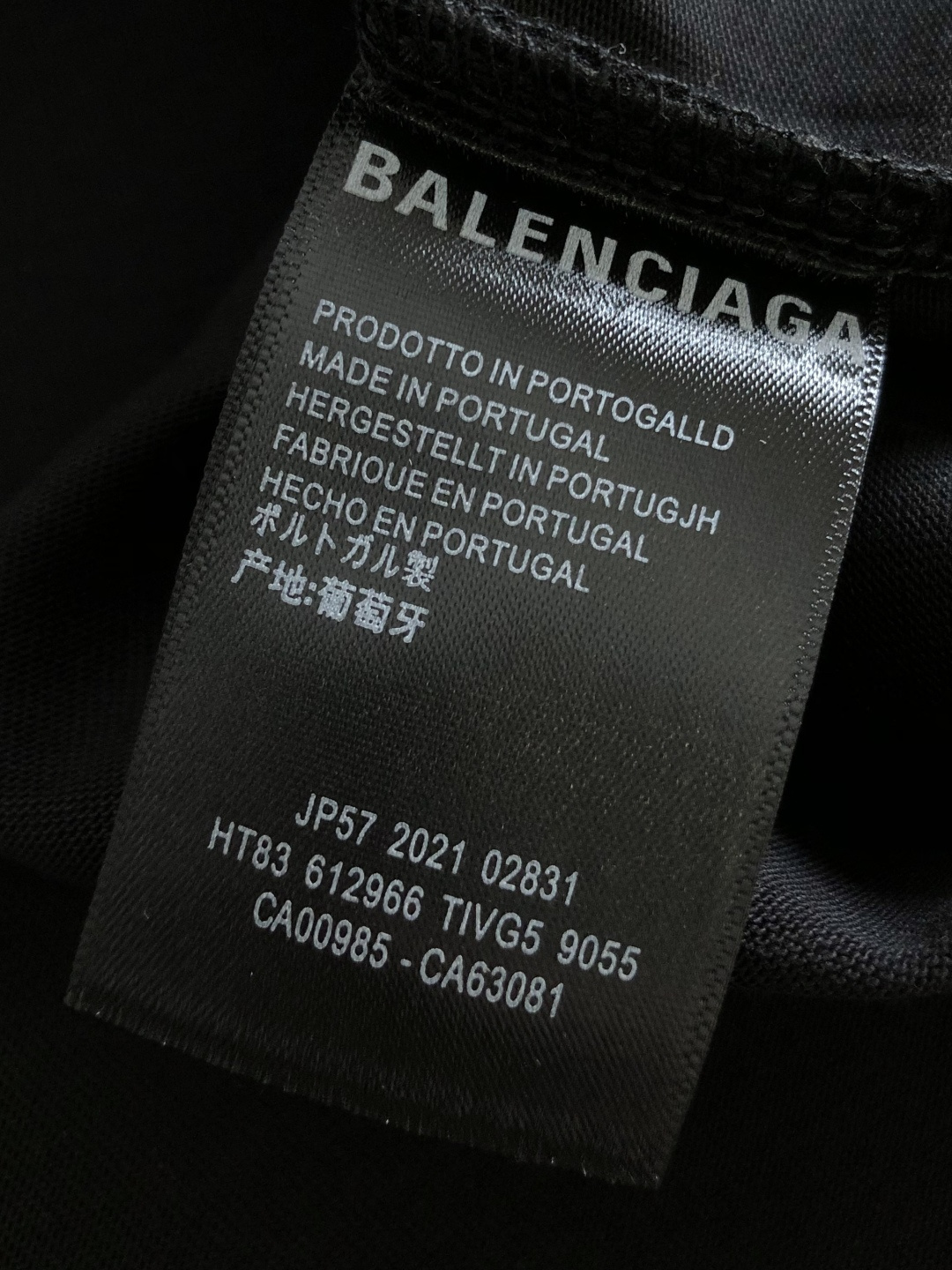 BAL 2026SS早春新款手绘圆领T恤，定织定染天丝纯棉克重洗水面料，做工精细。男女同款宽松落肩版型，时尚大气。尺码：
