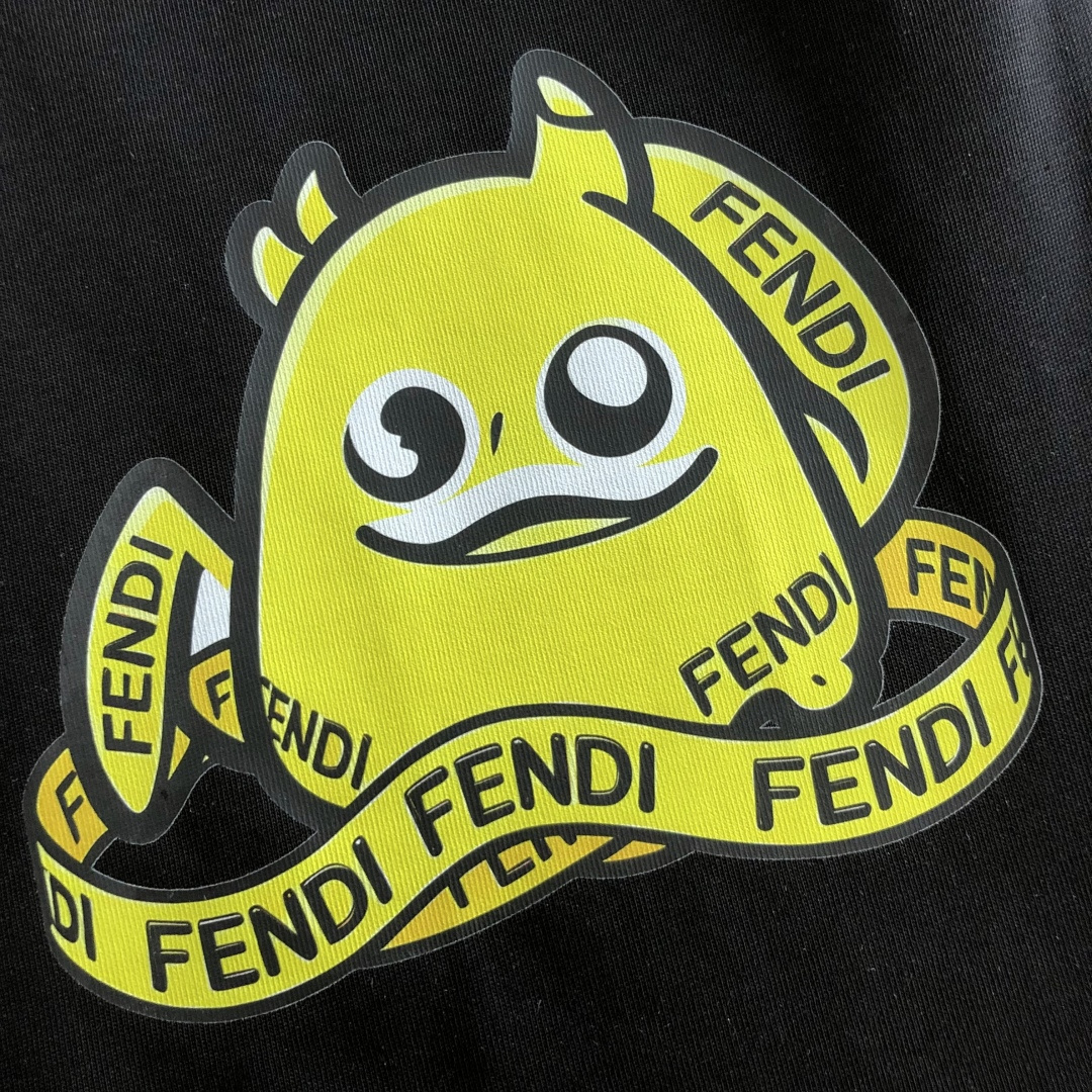 FD 2026SS早春新款手绘圆领T恤，定织定染天丝纯棉克重洗水面料，做工精细。男女同款宽松落肩版型，时尚大气。尺码：S
