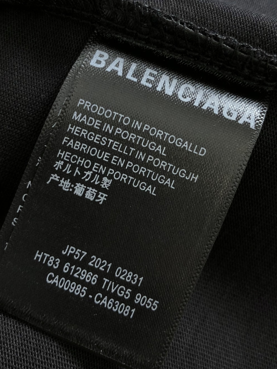 BAL 2026SS早春新款手绘圆领T恤，定织定染天丝纯棉克重洗水面料，做工精细。男女同款宽松落肩版型，时尚大气。尺码：