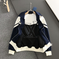 1V 26ss定制顶级面料 新品夹克外套 休闲裤,织带字母刺绣拼接秀场新品‼品相非常完美,舒适保暖,三标齐全色泽饱满诱 1V 26ss定制顶级面料 新品夹克外套 休闲裤,织带字母刺绣拼接秀场新品‼品相非常完美,舒适保暖,三标齐全色泽饱满诱