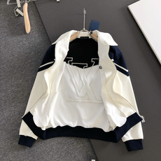 1V 26ss定制顶级面料 新品夹克外套 休闲裤,织带字母刺绣拼接秀场新品‼品相非常完美,舒适保暖,三标齐全色泽饱满诱 1V 26ss定制顶级面料 新品夹克外套 休闲裤,织带字母刺绣拼接秀场新品‼品相非常完美,舒适保暖,三标齐全色泽饱满诱