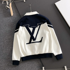 1V 26ss定制顶级面料 新品夹克外套 休闲裤,织带字母刺绣拼接秀场新品‼品相非常完美,舒适保暖,三标齐全色泽饱满诱 1V 26ss定制顶级面料 新品夹克外套 休闲裤,织带字母刺绣拼接秀场新品‼品相非常完美,舒适保暖,三标齐全色泽饱满诱
