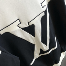 1V 26ss定制顶级面料 新品夹克外套 休闲裤,织带字母刺绣拼接秀场新品‼品相非常完美,舒适保暖,三标齐全色泽饱满诱 1V 26ss定制顶级面料 新品夹克外套 休闲裤,织带字母刺绣拼接秀场新品‼品相非常完美,舒适保暖,三标齐全色泽饱满诱
