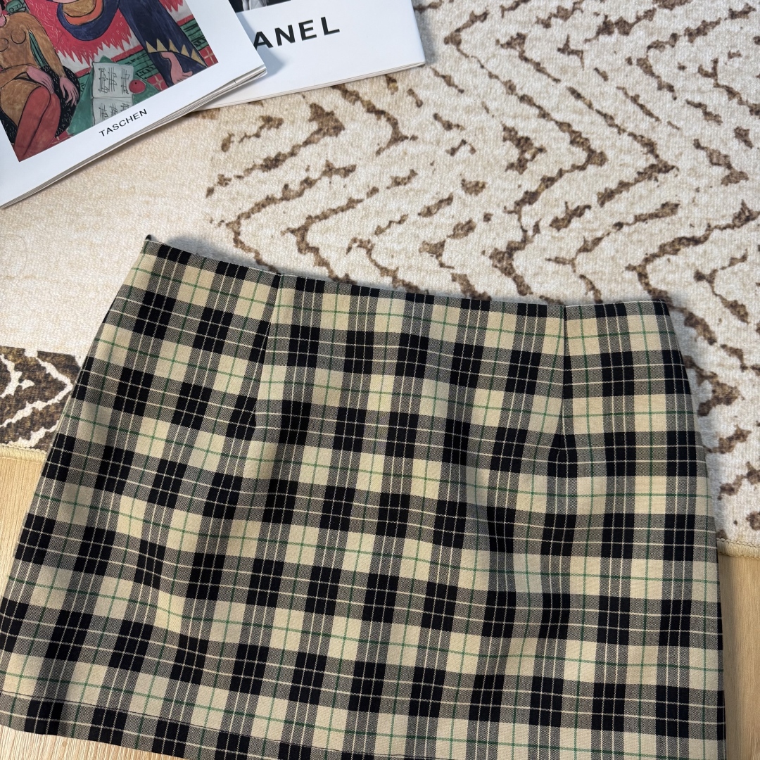 Vintage Plaid Skirt - High Waist A-Line, Chic & Flattering, Perfect for Fall 3 cmp i1757693726555 512 0 1
