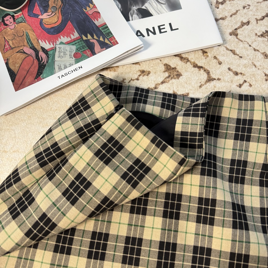Vintage Plaid Skirt - High Waist A-Line, Chic & Flattering, Perfect for Fall 4 cmp i1757693733648 1444 0 2