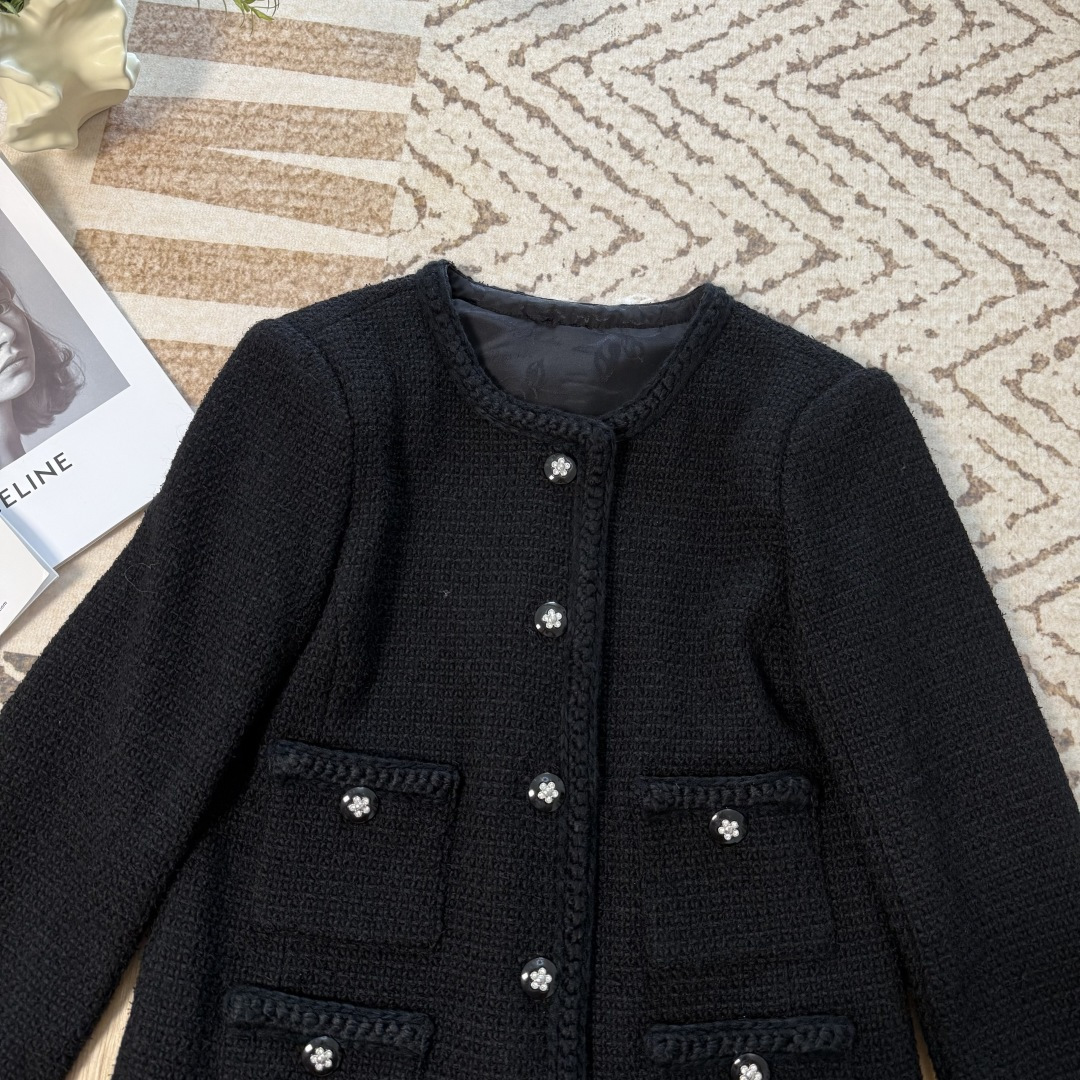 Elegant Chanel-Style Tweed Jacket: Classic Wool Blend with Four-Pocket Design 3 cmp i1759595490197 7716 0 1
