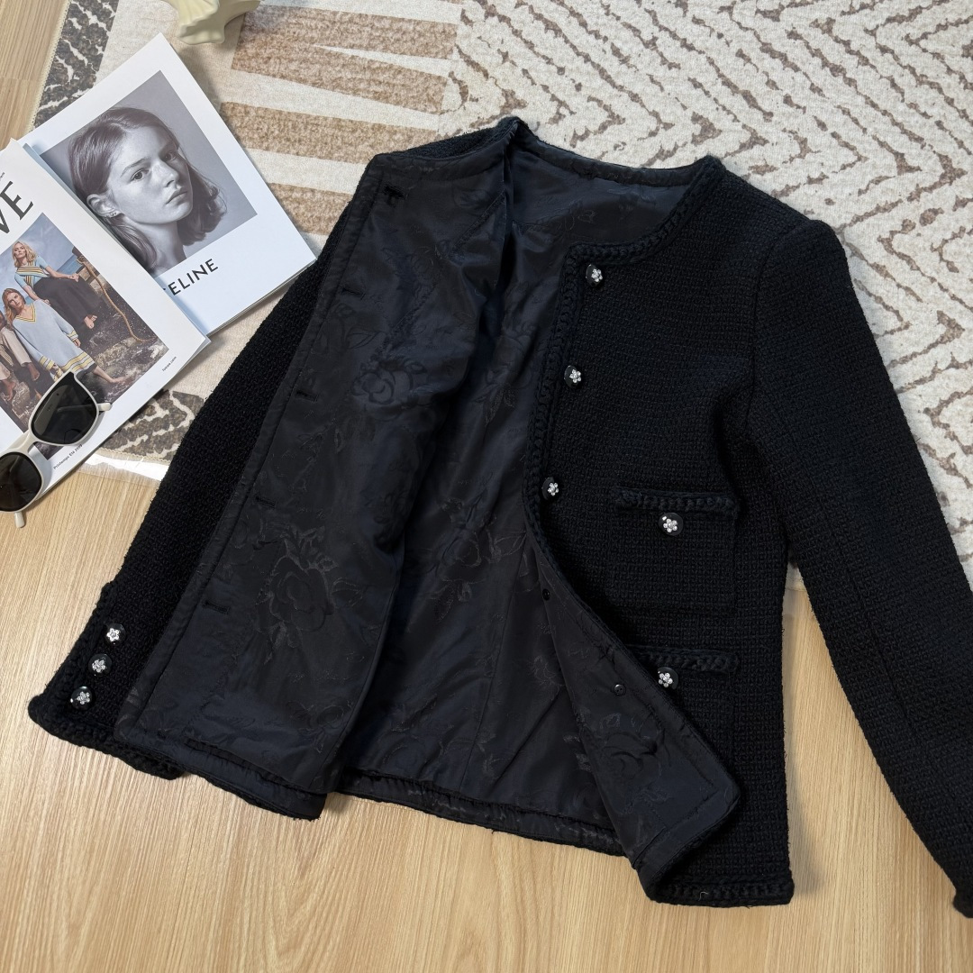 Elegant Chanel-Style Tweed Jacket: Classic Wool Blend with Four-Pocket Design 7 cmp i1759595494626 259 0 5