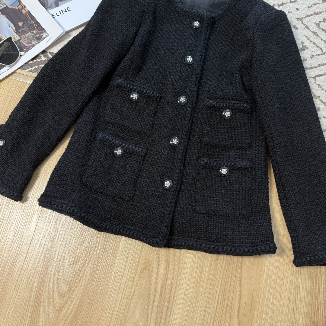 Elegant Chanel-Style Tweed Jacket: Classic Wool Blend with Four-Pocket Design 5 cmp i1759595498578 9176 0 3