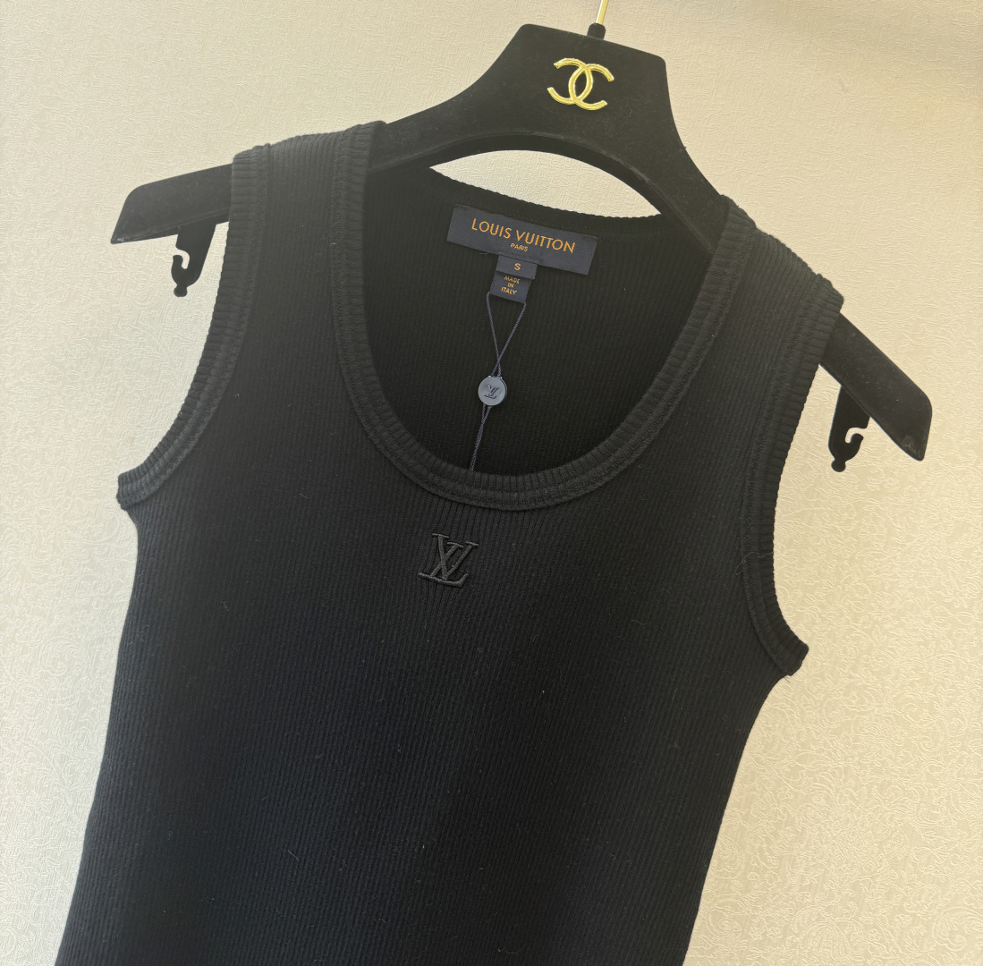 LV新品🆕🆕背心💗💗实拍图🆕🆕两色3码