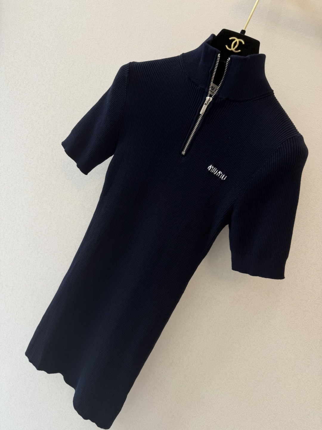 缪缪新品🆕🆕系列 半拉链短袖连衣裙💗实拍图🆕🆕